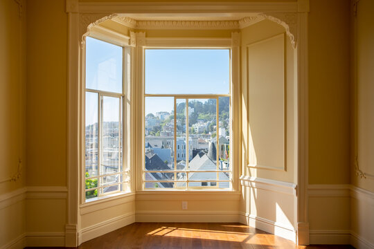 Fototapeta The view from a sunny bay window