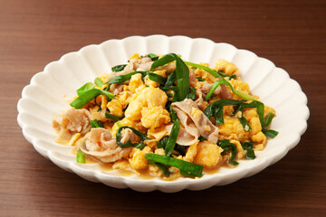 豚肉入りのニラ玉