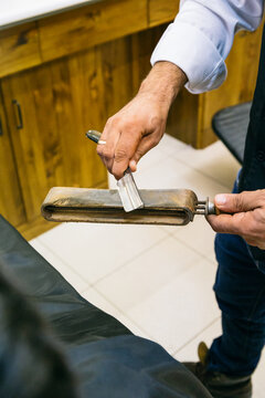Barber sharpening razor