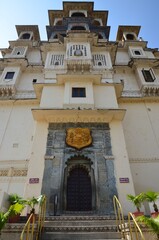 Fototapeta na wymiar Beautiful architecture of the city palace in Udaipur
