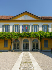 Fototapeta na wymiar Solaro (Lombardy, Italy): municipal hall