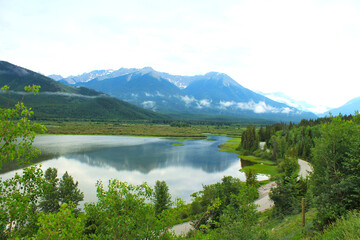 Fototapeta na wymiar lake in the mountains 