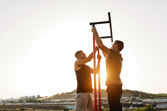 Fit sportsmen assembling horizontal bar
