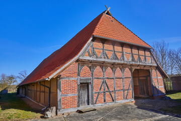 Altes norddeutsches Bauernhaus in Niedersachsen. (Zweiständerhaus)