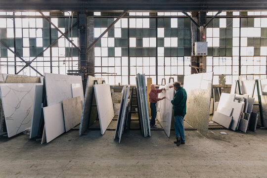 Manager Consulting with customer In Warehouse