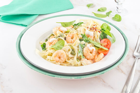 Pasta tagliatelle with prawns and spinach cream sauce series image 04