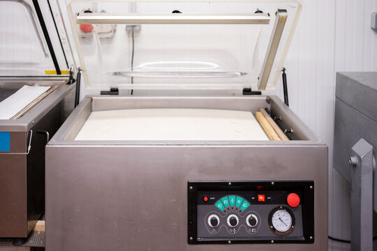 Vacuum Food Sealer Machine.