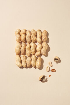 Square set from natural organic groundnuts.
