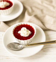 strawberry mousse with cream