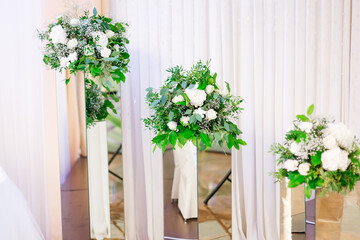 beautiful bouquets of flowers for the photo zone on the supports