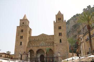 Fototapeta na wymiar Cathedral Santissimo Salvatore in Cefalù, Sicily Italy