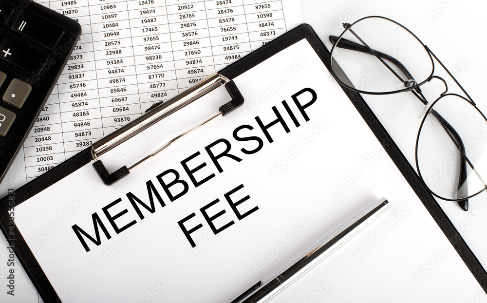 Aufkleber paper with text membership fee on the table on the chart