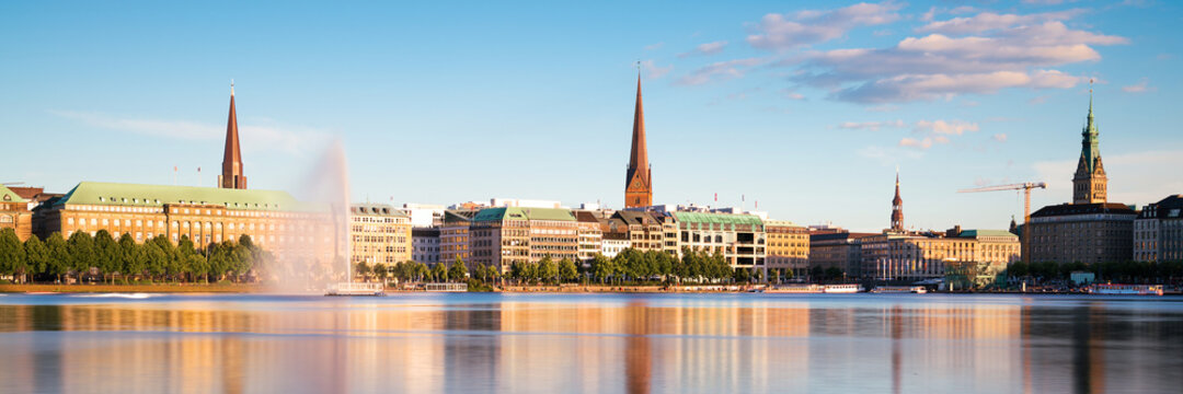 Hamburg, iew across the Inner Alster Lake