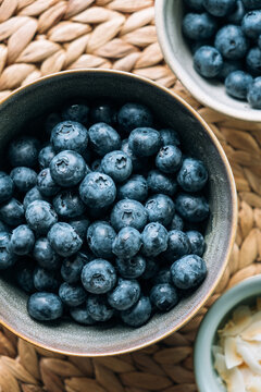Fresh blueberries in a bowl