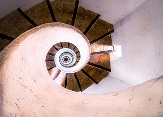 Escalier en colimaçon de l'église de Santa Catalina de Valencia, Espagne.