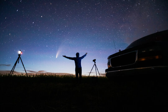 photographer watching NEOWISE