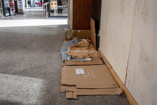 Giaciglio di un barbone in centro a milano