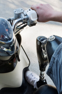 Motorbike driver having a prosthetic leg