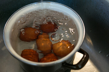 Steps for making Easter Eggs Dyed With Onion Skins. Rinsing in Cold Water. Eggs have boiled. Now, carefully pour off the boiling water and run some cold water into the pot or plate to cool the egg.