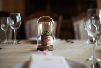 elegant restaurant table decoration with beautiful flowers