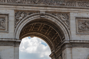 Fototapeta na wymiar Beautiful engravings on majestic triumphal arch from Paris