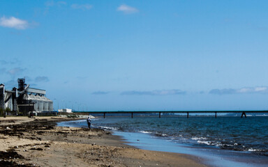 Paisajes del oc&eacute;ano en el muelle.