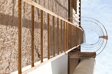 Escalera vista desde abajo.