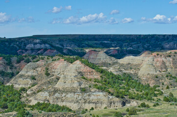 Fototapeta na wymiar USA, North Dakota, Medora. Theodore Roosevelt National Park, South Unit, Painted Canyon Overlook