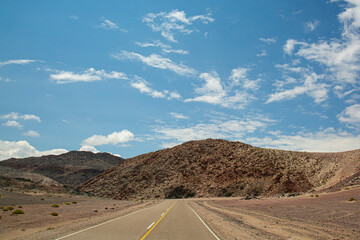 Ruta 40. La ruta recorre el centro de esta provincia en sentido sudoeste a noreste. Recorrido: 275 km (del km 4004 al 4279).
