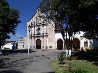 Fototapeta na wymiar church in a town of Mexico