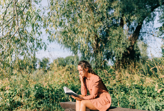 woman reading in the park