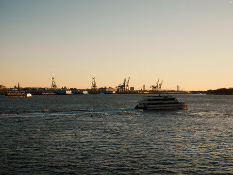 BOAT AMD HUSDON RIVER NYC