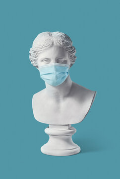 Gypsum statue of Venus in a face mask.