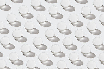 Horizontal pattern from clear crystal spheres.