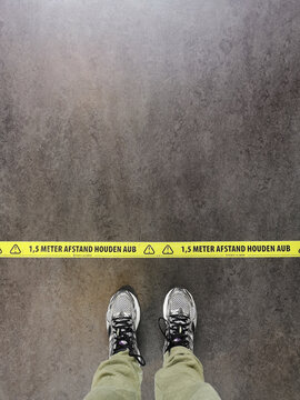 Anderhalvemetersamenleving: 5 feet distance society
