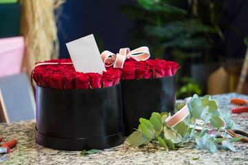 The plain white paper card in a 101 red roses bouquet