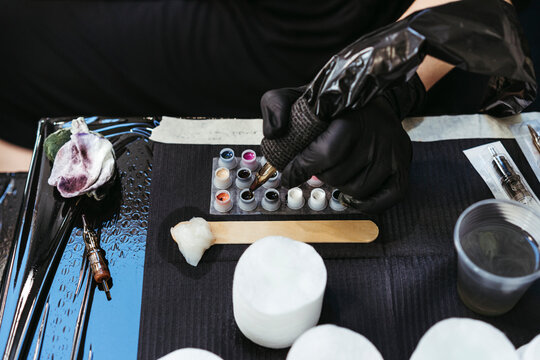 Tattoo artist in the process of making a tattoo.