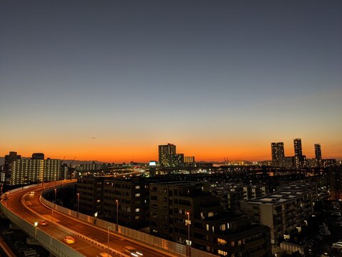 夕焼けと街並み © Tatsuki