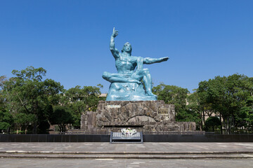 長崎市平和公園　平和祈念像