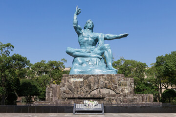 Fototapeta na wymiar 長崎市平和公園　平和祈念像
