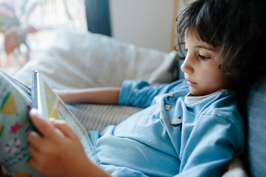Kid watching cartoons on ipad