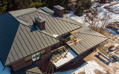 Naklejka premium Aerial top view of new modern residential house cottage water heat system on roof. Renewable ecological green energy production concept.