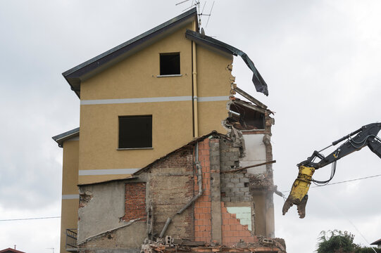 Crusher excavator machine during house demolition