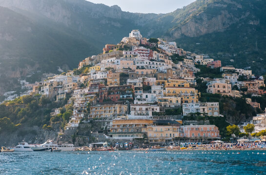 Visiting a old town per boat