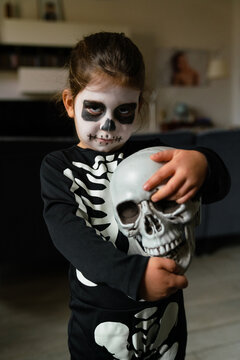 Grumpy little skeleton with skull