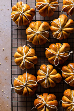 Pumpkin Dinner Rolls