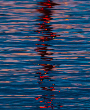 CAUSTICS WALLPAPER RED