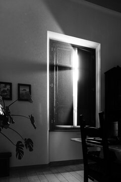 Rays of Light in a Traditional Home