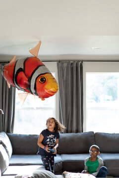 Kids play with remote controlled clownfish balloon