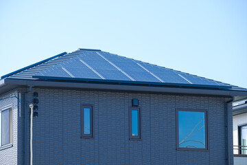 ソーラーパネルのある家　太陽光　発電　エコシステム